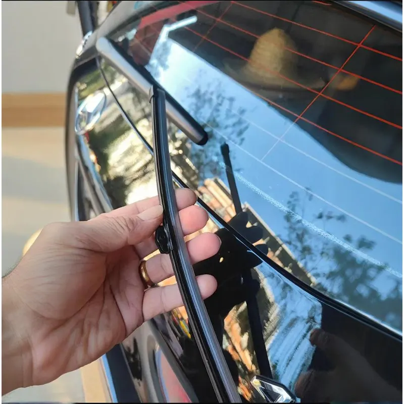 Cómo instalar cuchillas de limpiaparabrisas traseras: consejos para propietarios de automóviles y mecánicos